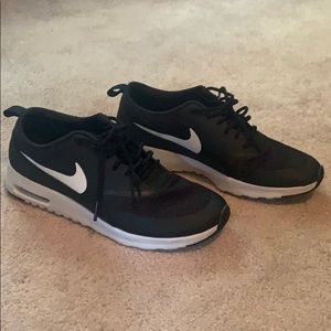 EUC NIKE Air Max Thea